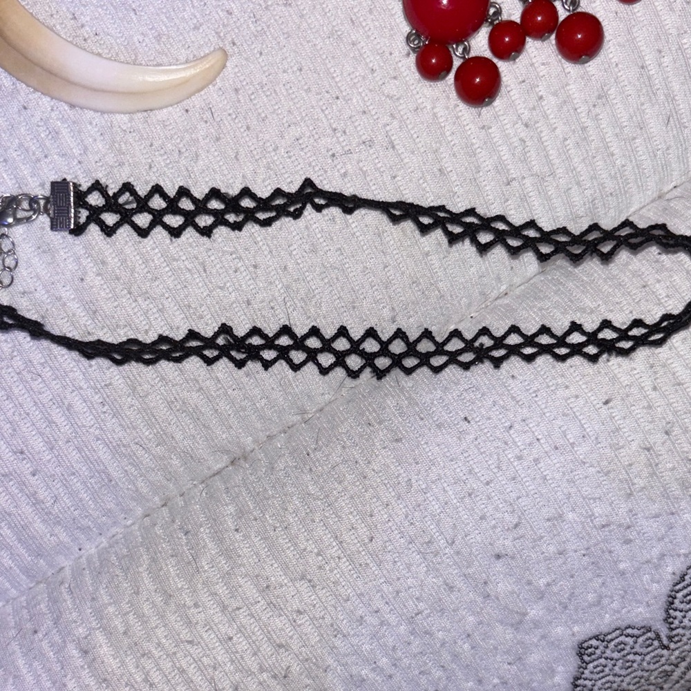 Necklaces - Picture 4 of 8